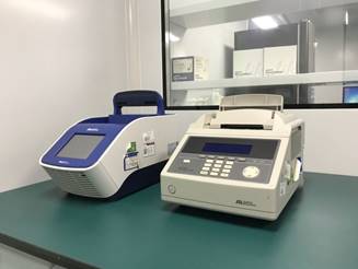 说明: C:\Users\pc\Desktop\物证网页\物证实验室照片\7ccec443b48f3d2b7c094667fc896507_.jpg